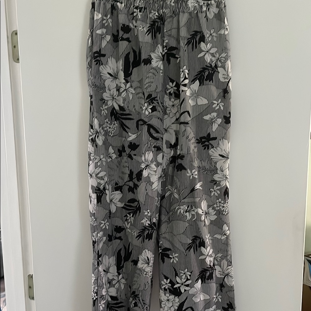 Black and White Floral-Striped casual Pants